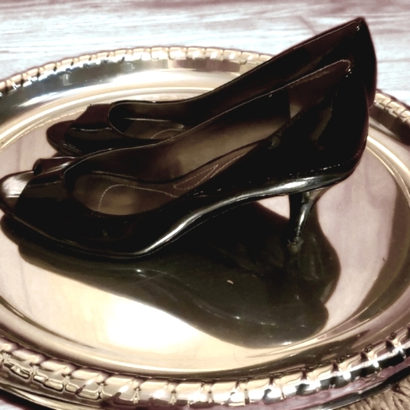 Tahari Patent Rubber Bottom Arch Support Black Open Toe Heels - Picture 3 of 5